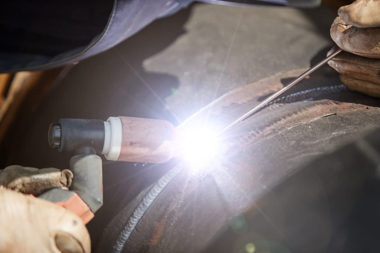 Pipeline welding in Yorktown, refinery-area petrochemical work